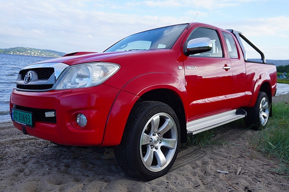 Toyota HiLux 23 of 30