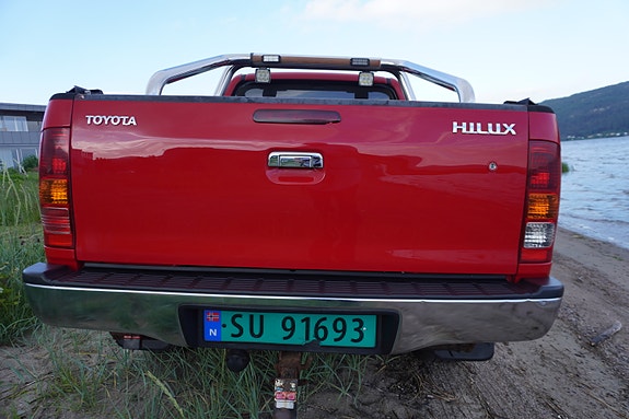 Toyota HiLux 17 of 30