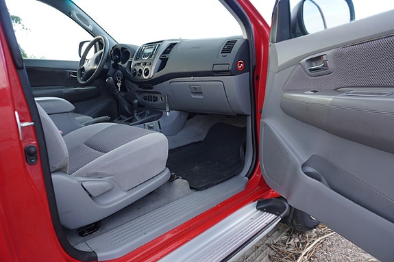 Toyota HiLux 30 of 30