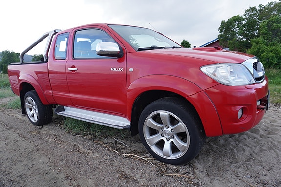 Toyota HiLux 16 of 30