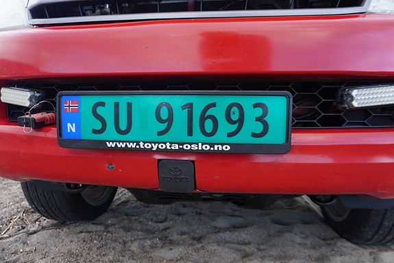 Toyota HiLux 8 of 30