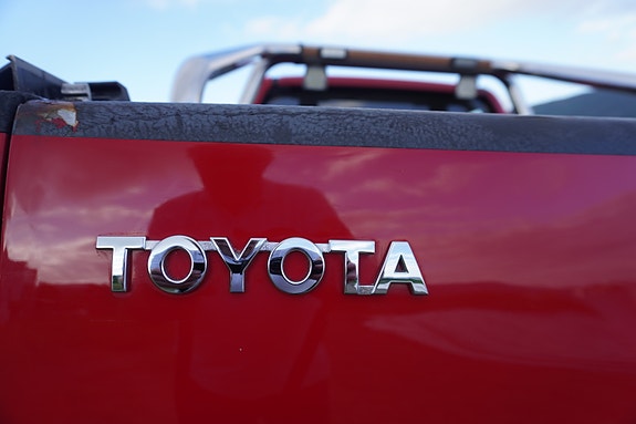 Toyota HiLux 19 of 30