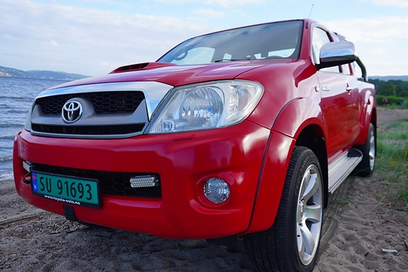 Toyota HiLux 4 of 30