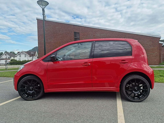 Volkswagen UP! 2 of 19
