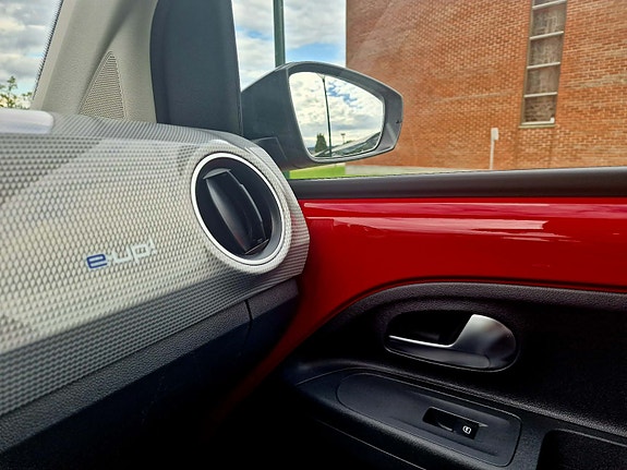 Volkswagen UP! 15 of 19