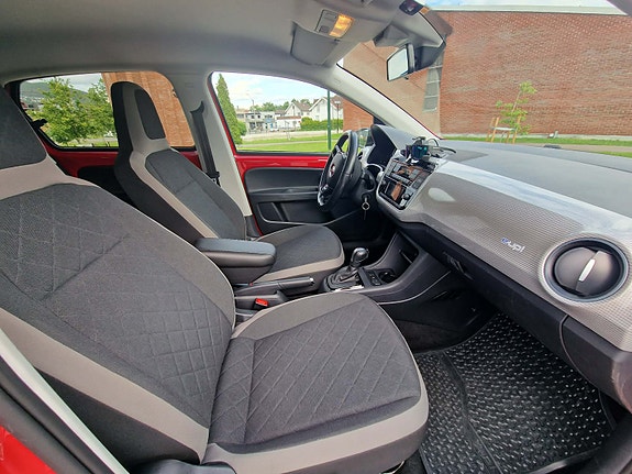 Volkswagen UP! 14 of 19