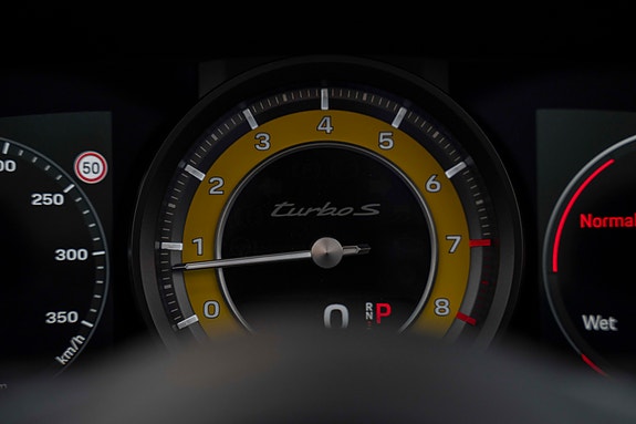 Porsche 911 16 of 30