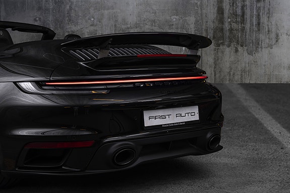 Porsche 911 8 of 30