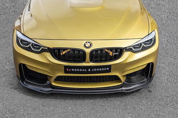 BMW M4 3 of 5