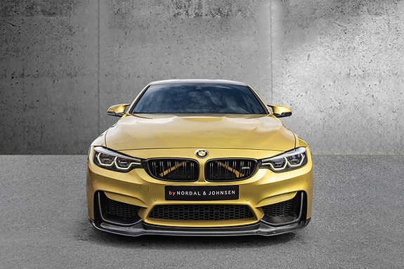 BMW M4 2 of 5
