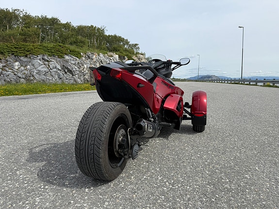 Can-Am Can-Am Spyder RSS 8 of 13