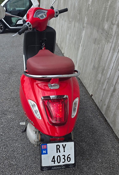 Piaggio VESPA PRIMAVERA 50 2T ROSSO Vespa 4 of 5