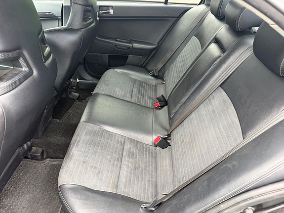 Mitsubishi Lancer 14 of 19