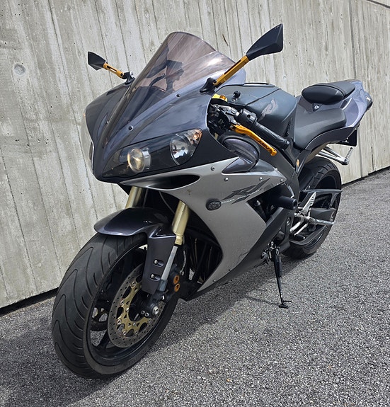 Yamaha YZF-R1 3 of 5