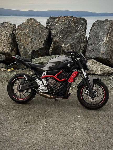 Yamaha MT-07 3 of 11
