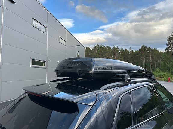 Audi e-tron S 4 of 5