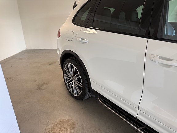 Porsche Cayenne 5 of 5