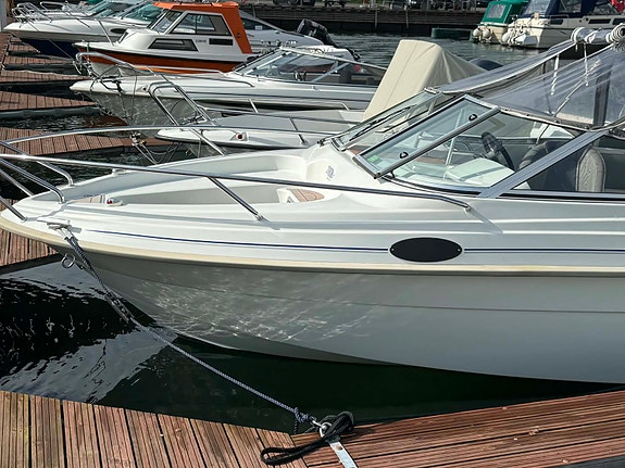 RESERVERT.  HR 610 CB - daycruiser og bowrider. Velholdt familiebåt. 3 of 5