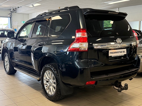 Toyota Land Cruiser 2 of 5