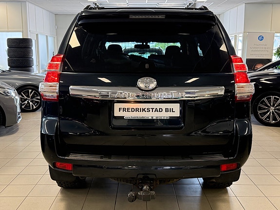 Toyota Land Cruiser 3 of 5