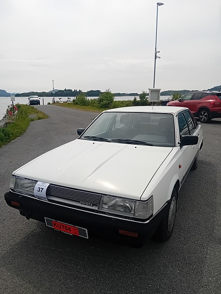 Toyota Camry 5 of 5