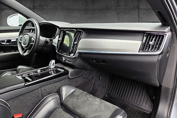 Volvo S90 15 of 16
