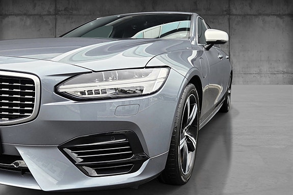 Volvo S90 2 of 5