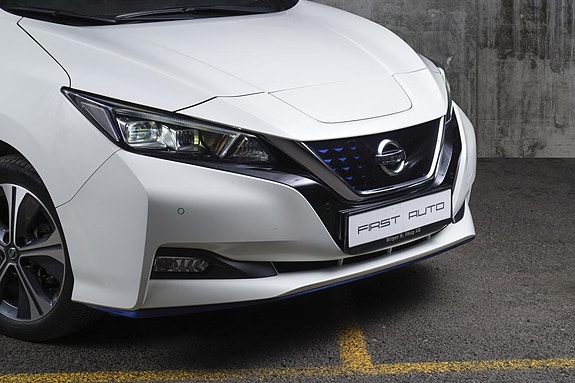 Nissan Leaf 2 of 5