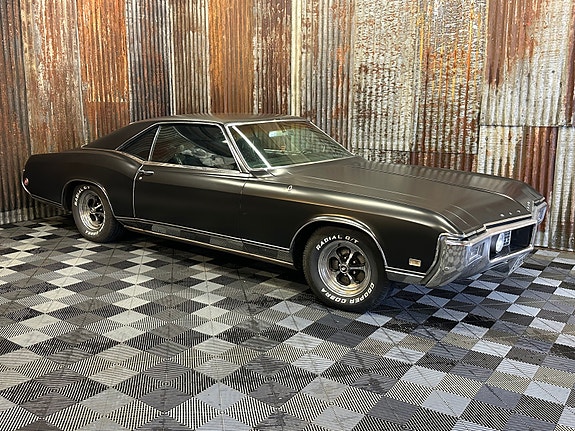 Buick Riviera 3 of 5