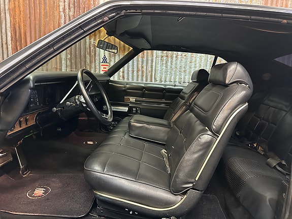 Buick Riviera 25 of 30