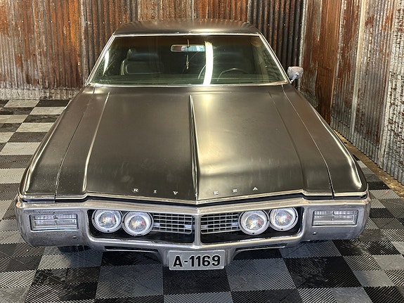 Buick Riviera 9 of 30