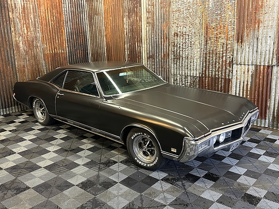 Buick Riviera 2 of 5