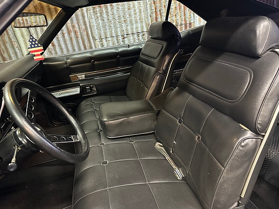 Buick Riviera 26 of 30