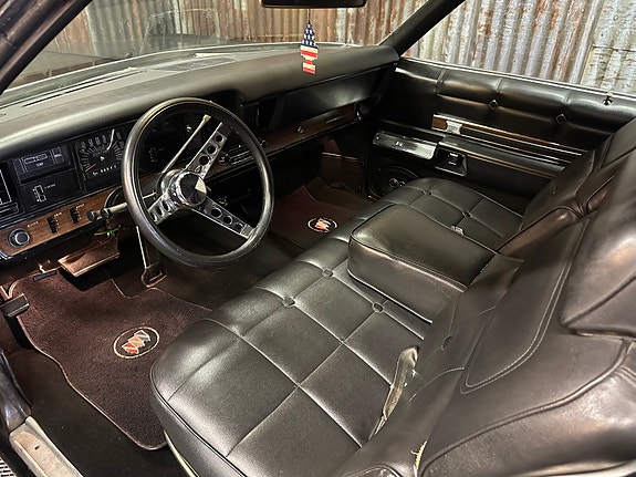 Buick Riviera 28 of 30