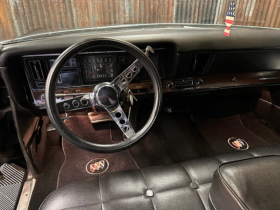 Buick Riviera 29 of 30