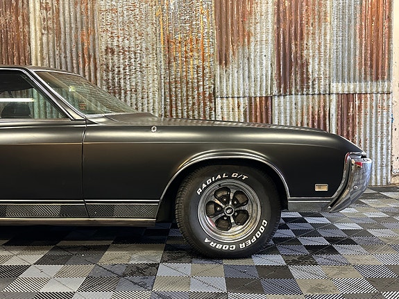 Buick Riviera 4 of 5