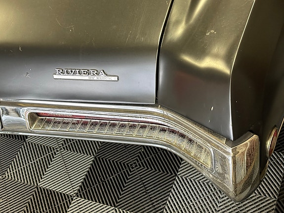 Buick Riviera 24 of 30