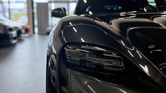 Porsche Taycan Sport Turismo 4 of 5