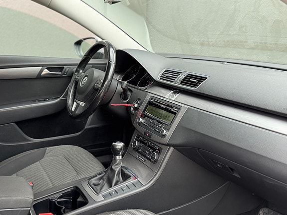 Volkswagen Passat 15 of 29