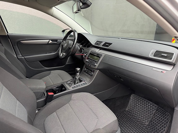 Volkswagen Passat 16 of 29
