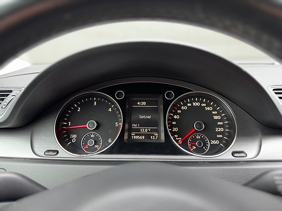 Volkswagen Passat 23 of 29