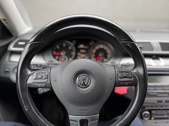 Volkswagen Passat 22 of 29