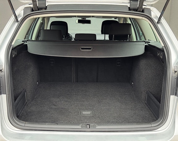 Volkswagen Passat 14 of 29