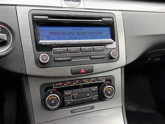 Volkswagen Passat 25 of 29