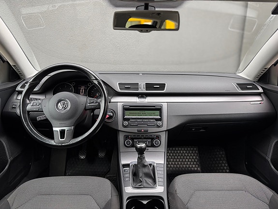 Volkswagen Passat 21 of 29