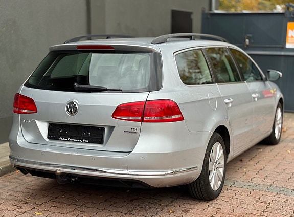 Volkswagen Passat 10 of 29