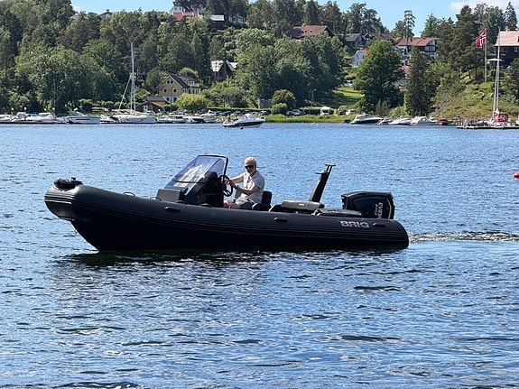 BRIG EAGLE 6 - Black Edition - 150 Evinrude G2 2 of 5
