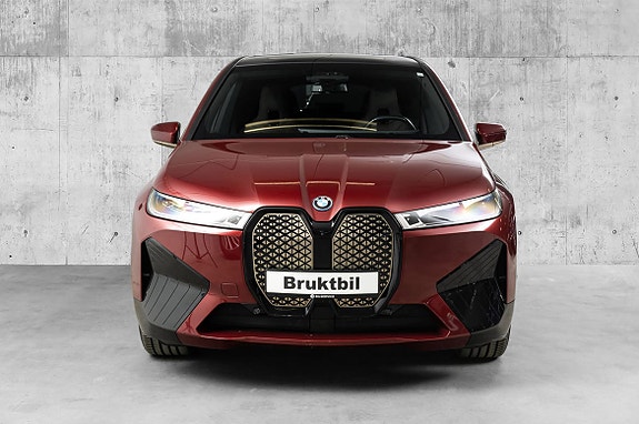 BMW iX 2 of 28