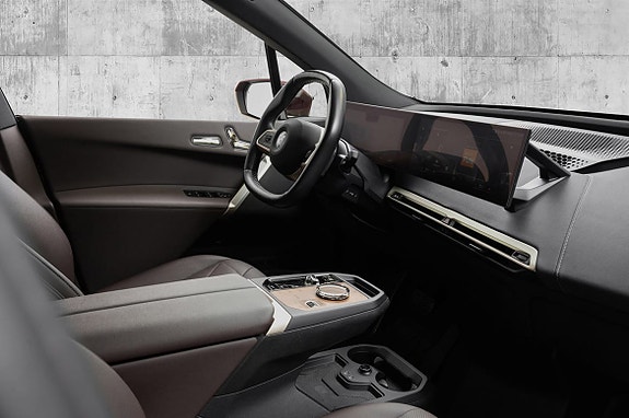 BMW iX 28 of 28