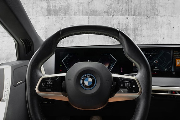 BMW iX 21 of 28
